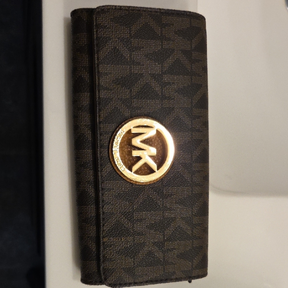 Michael Kors Dark Brown Key Holder with Gold Emblem